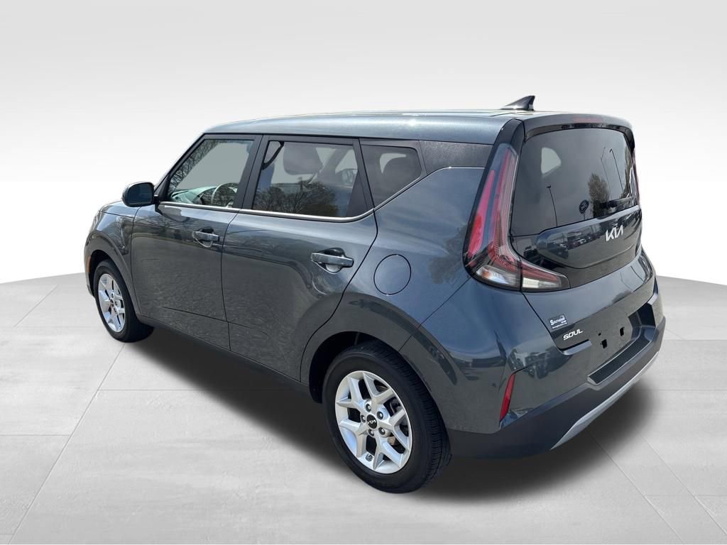 Used 2024 Kia Soul LX w/ Option Group 015 FWD image 3