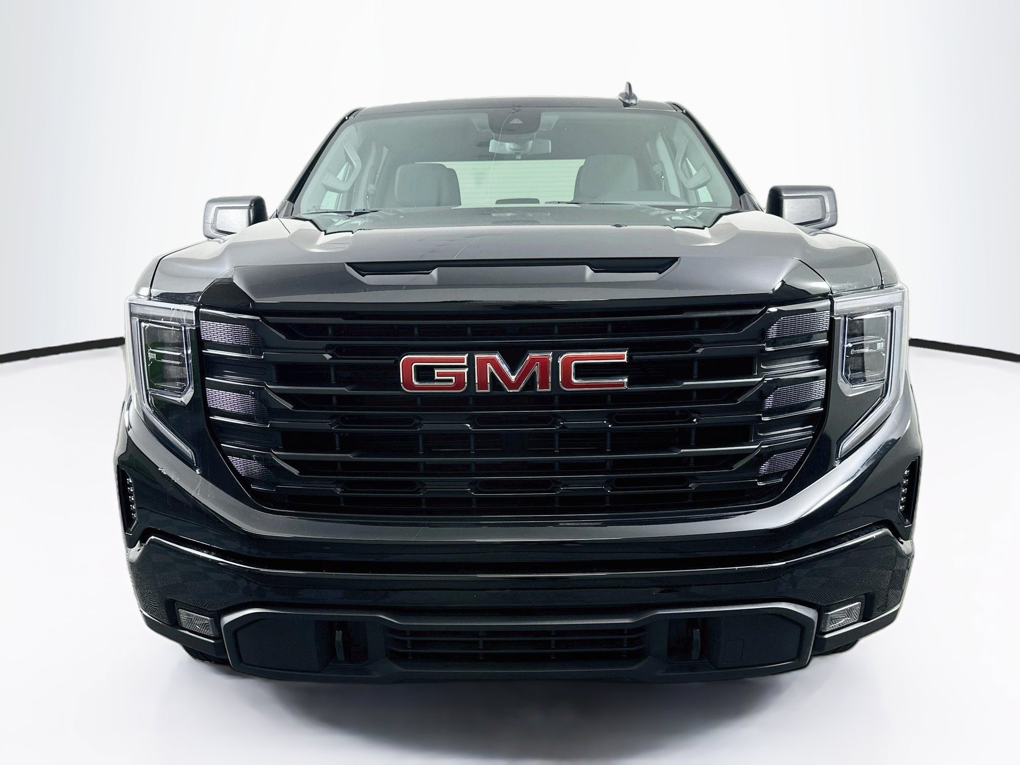 Used 2025 GMC Sierra 1500 Elevation AWD/4WD image 2