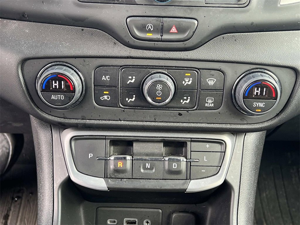 Used 2023 GMC Terrain SLE w/ Driver Convenience Package image 13