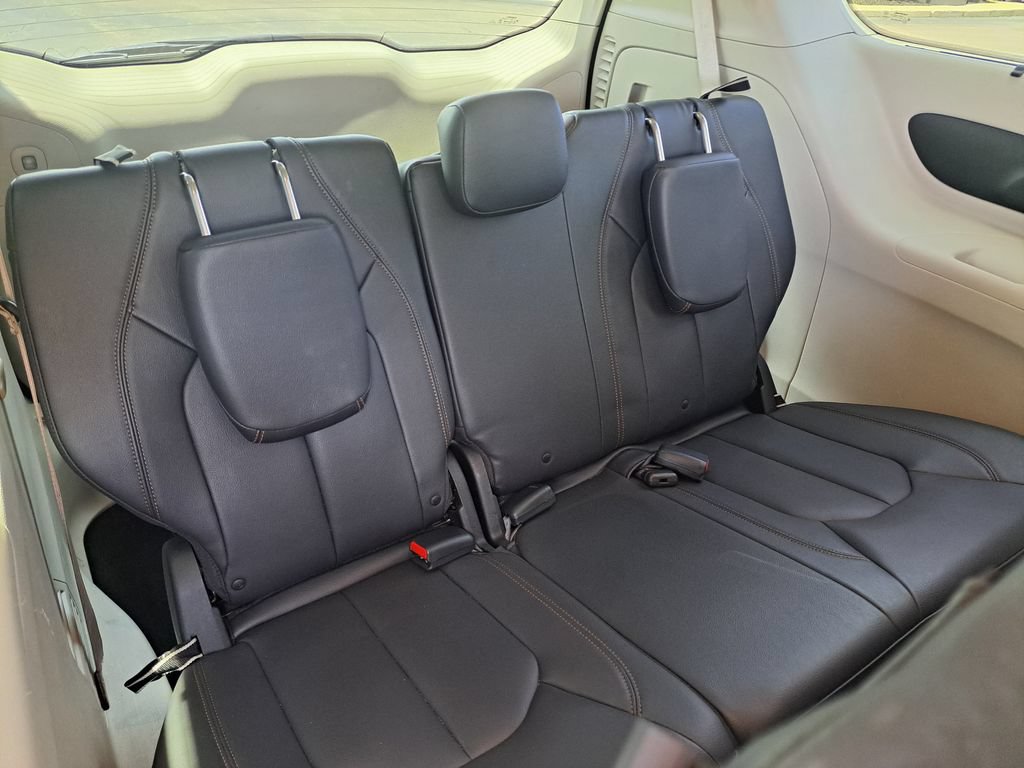 Used 2017 Chrysler Pacifica Touring-L FWD image 30