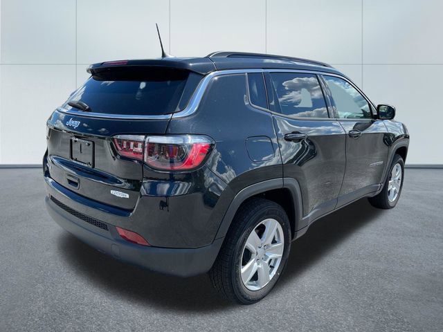 Used 2022 Jeep Compass Latitude w/ Convenience Group AWD/4WD image 3