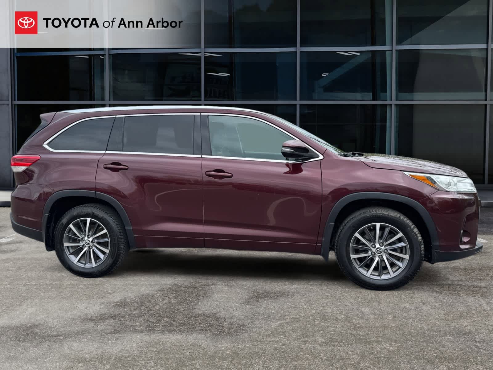 Used 2018 Toyota Highlander XLE AWD/4WD image 13