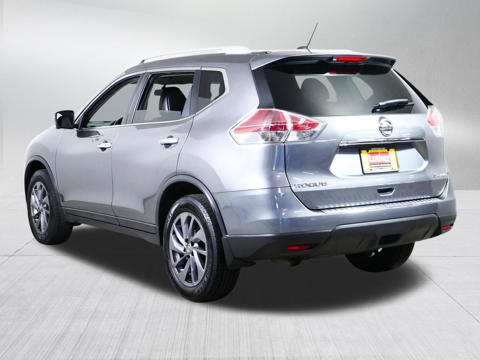 Used 2016 Nissan Rogue SL w/ SL Premium Package AWD/4WD image 5
