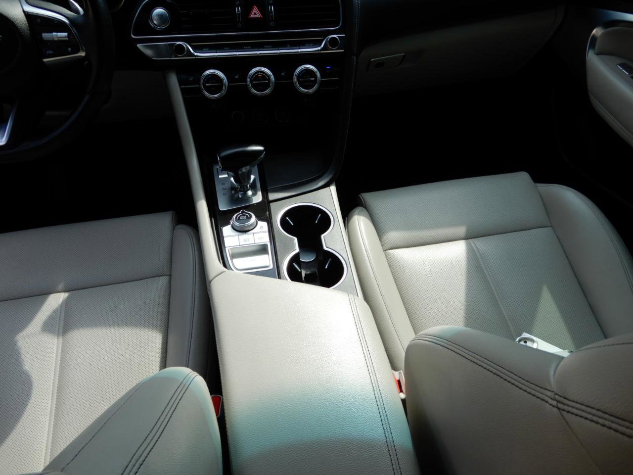 Used 2022 Genesis G70 2.0T image 21