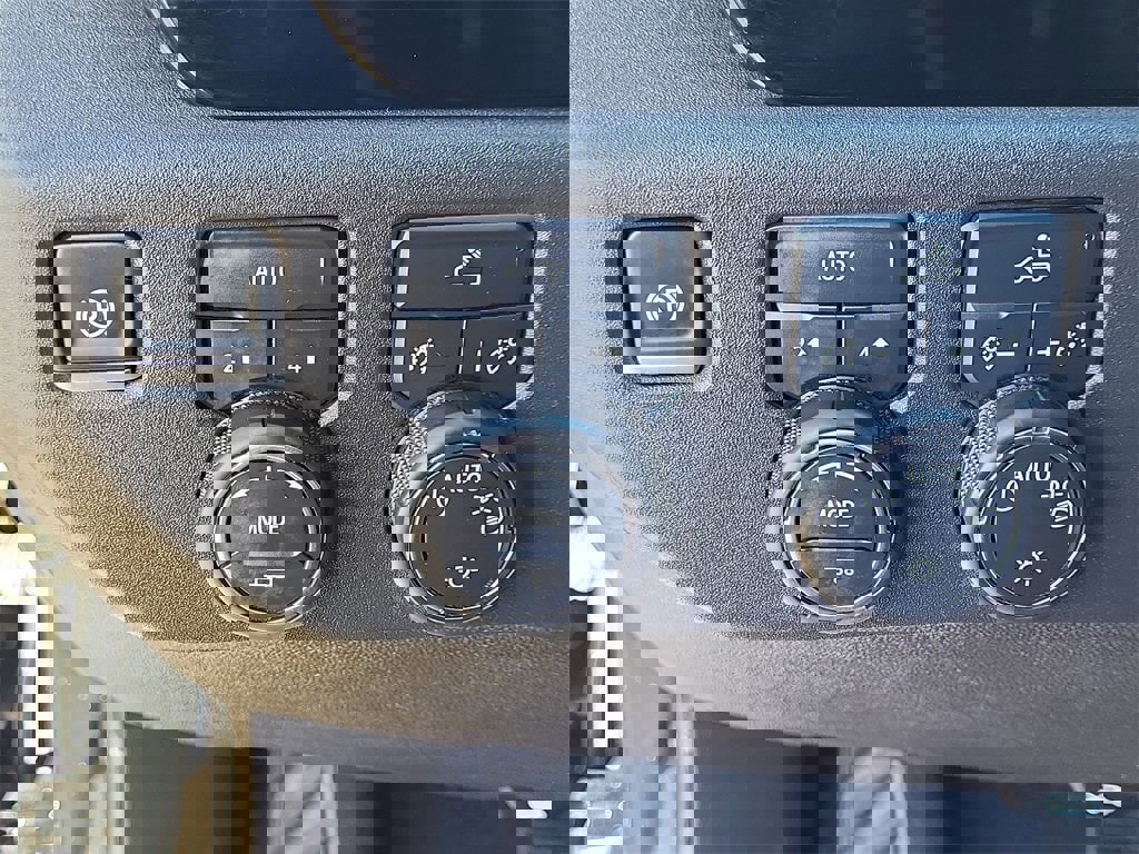 Certified 2025 Chevrolet Silverado 1500 LT image 26