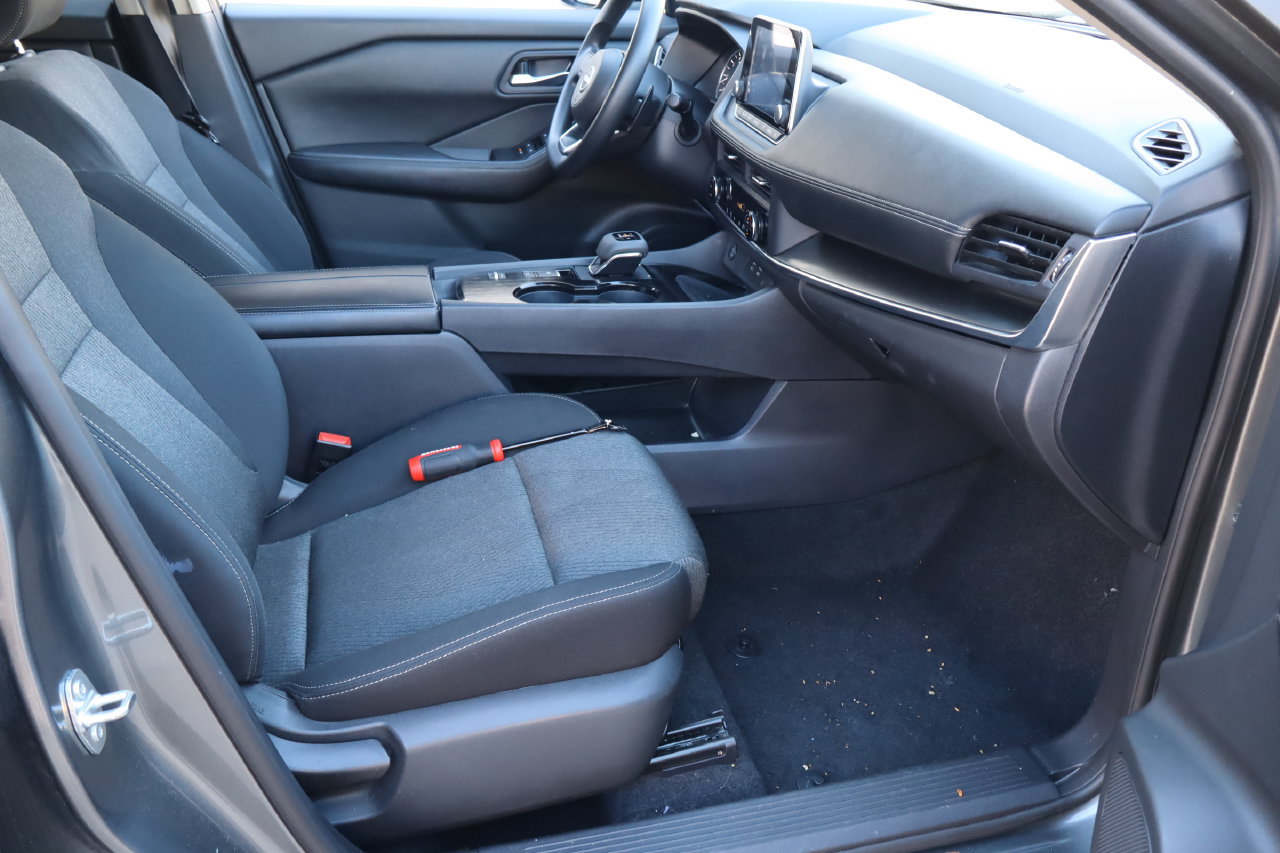 Used 2024 Nissan Rogue SV FWD image 16