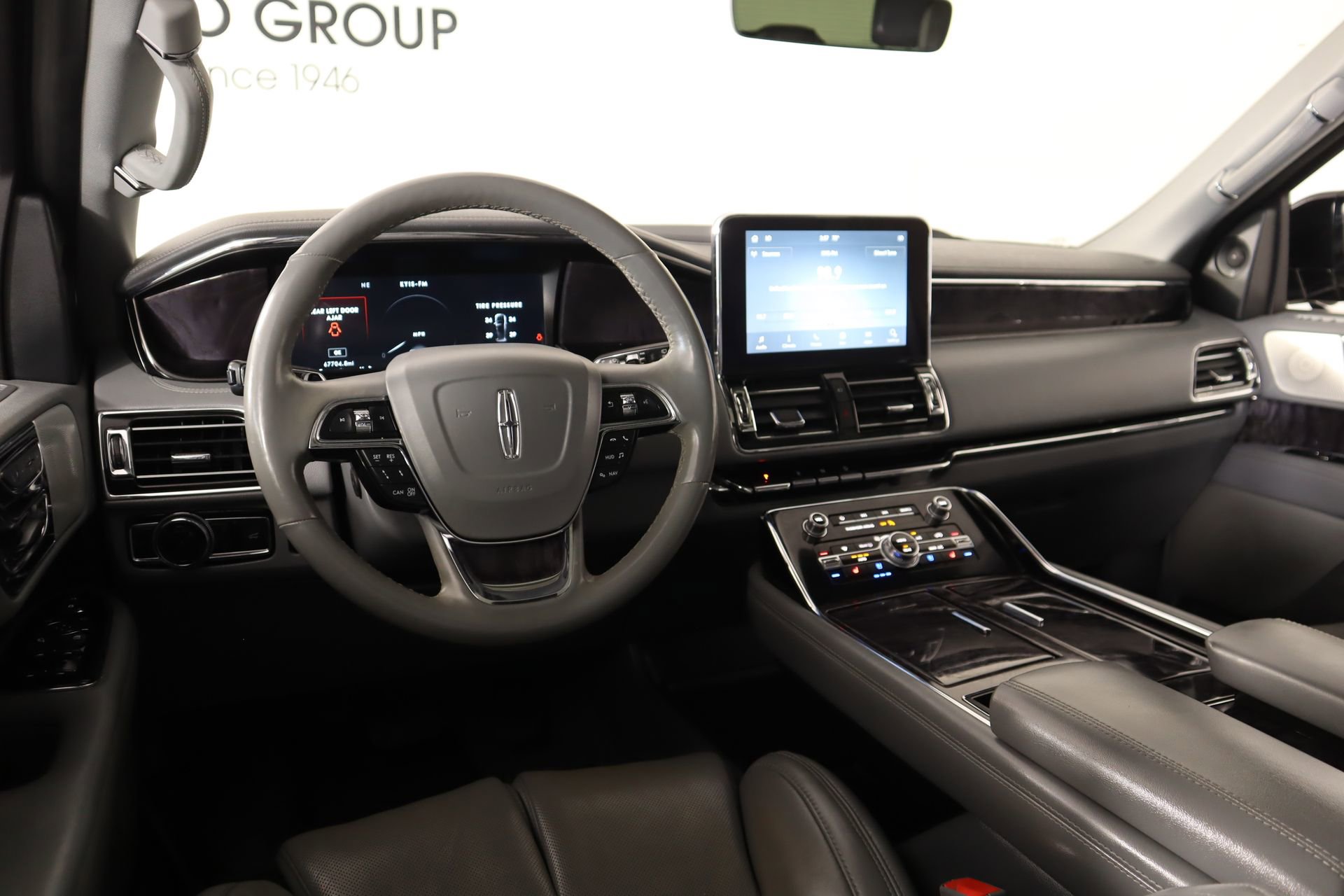 Used 2020 Lincoln Navigator Reserve w/ Luxury Package image 2