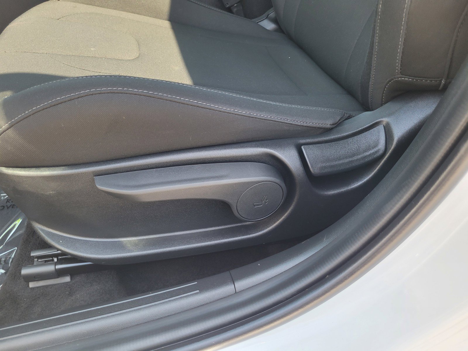 Used 2025 Hyundai Elantra SEL FWD image 12