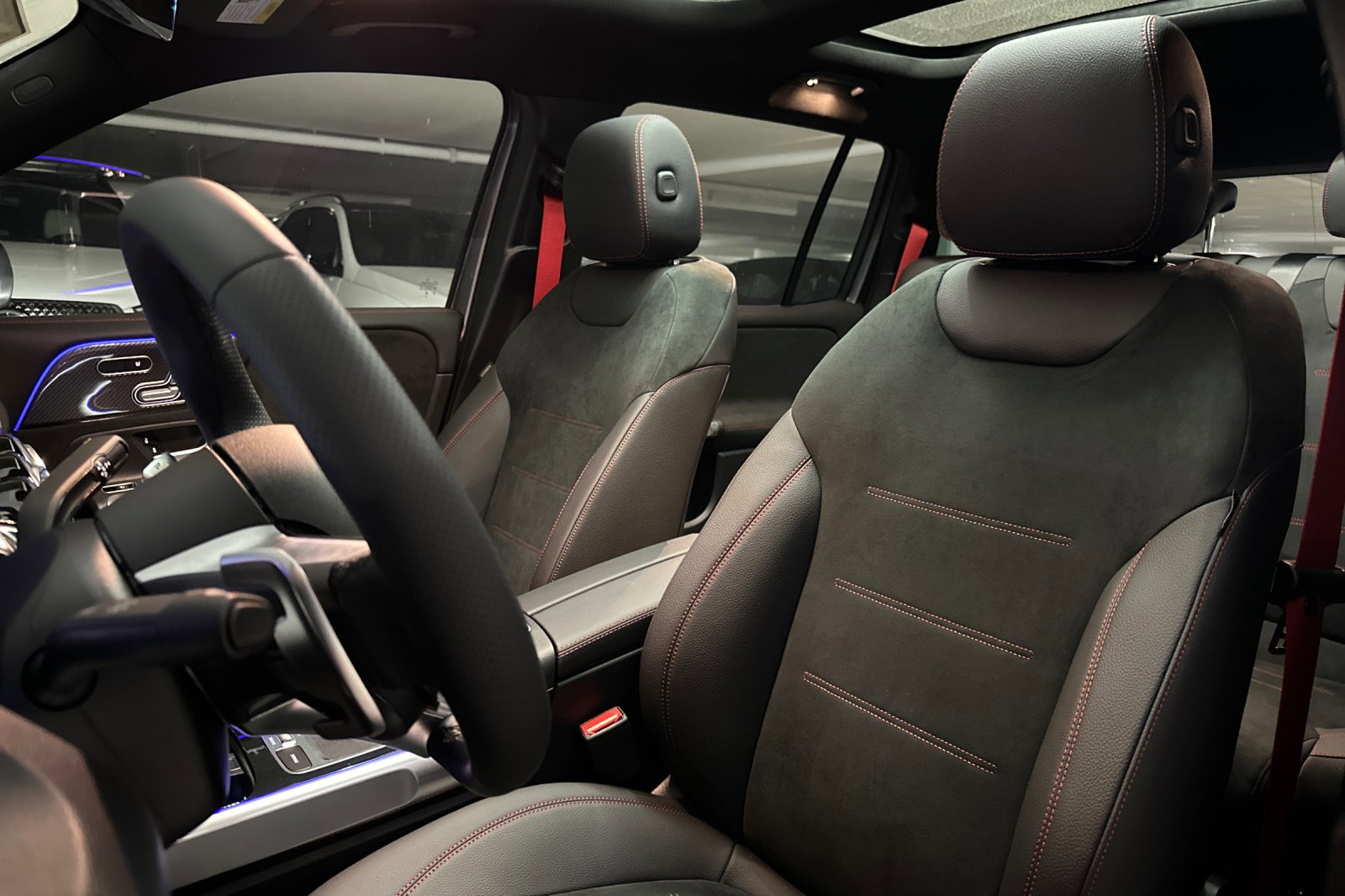 New 2025 Mercedes-Benz GLB 35 AMG 4MATIC image 18