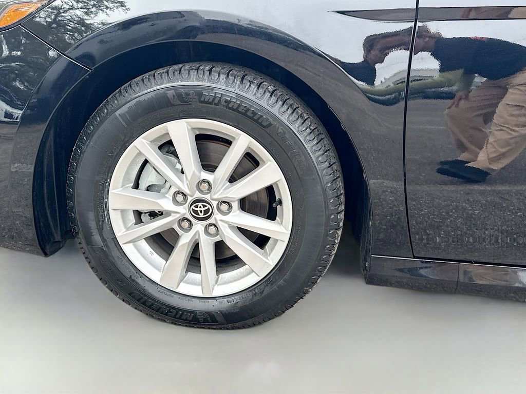 Used 2025 Toyota Camry LE image 39