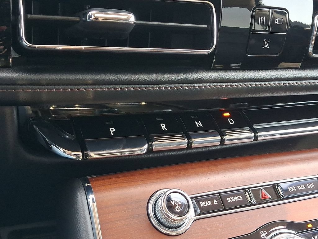 Certified 2023 Lincoln Aviator Reserve w/ Elements Package Plus AWD/4WD image 16