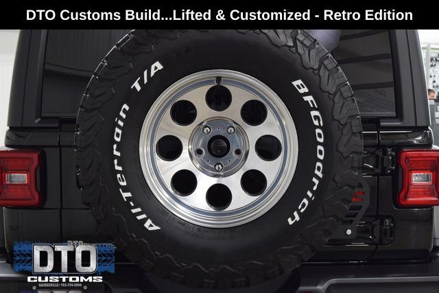 Used 2025 Jeep Wrangler Unlimited Rubicon w/ Convenience Group AWD/4WD image 27