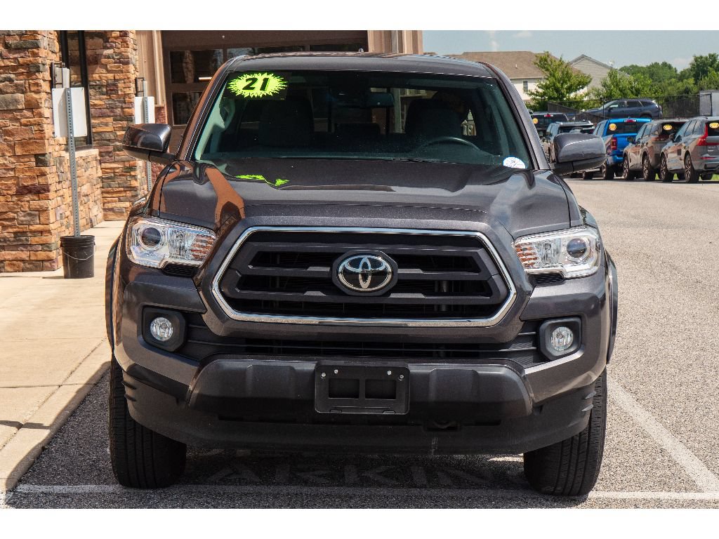 Used 2021 Toyota Tacoma SR5 AWD/4WD image 8