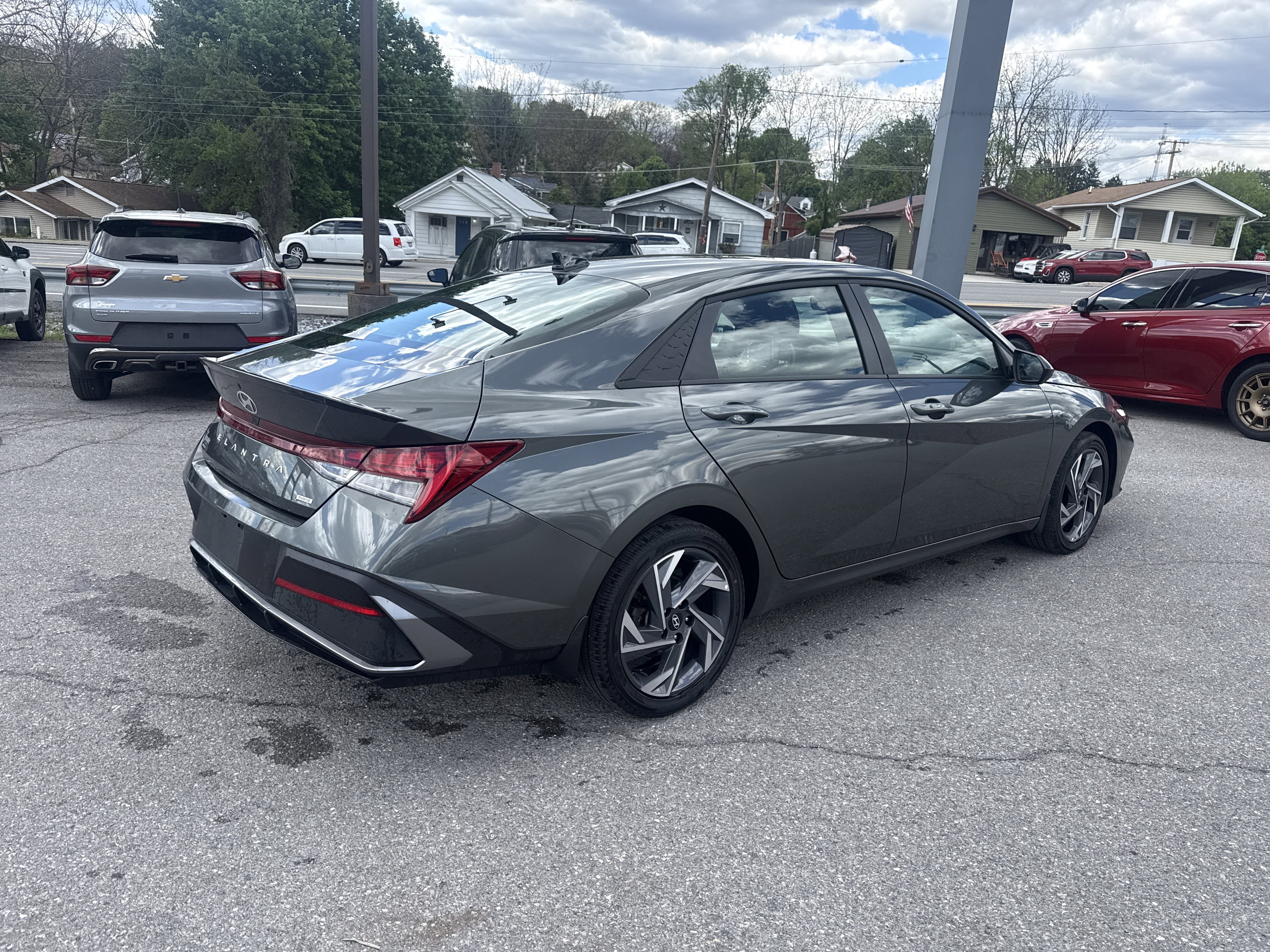 Used 2025 Hyundai Elantra SEL FWD image 3