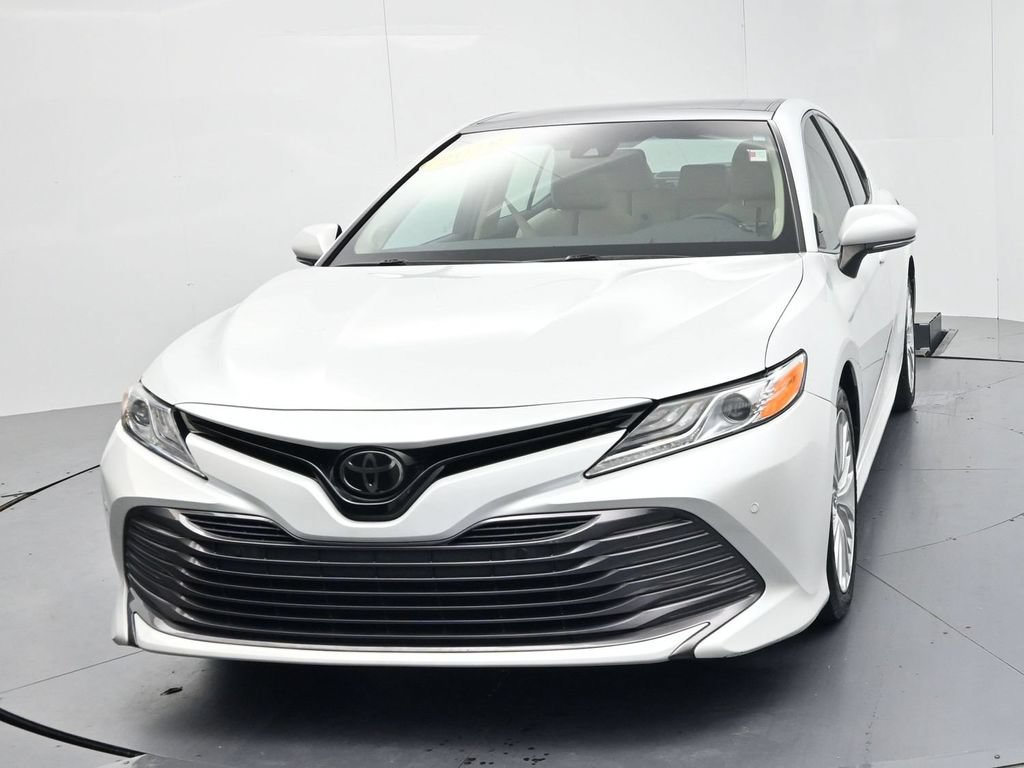 Used 2018 Toyota Camry XLE FWD image 3