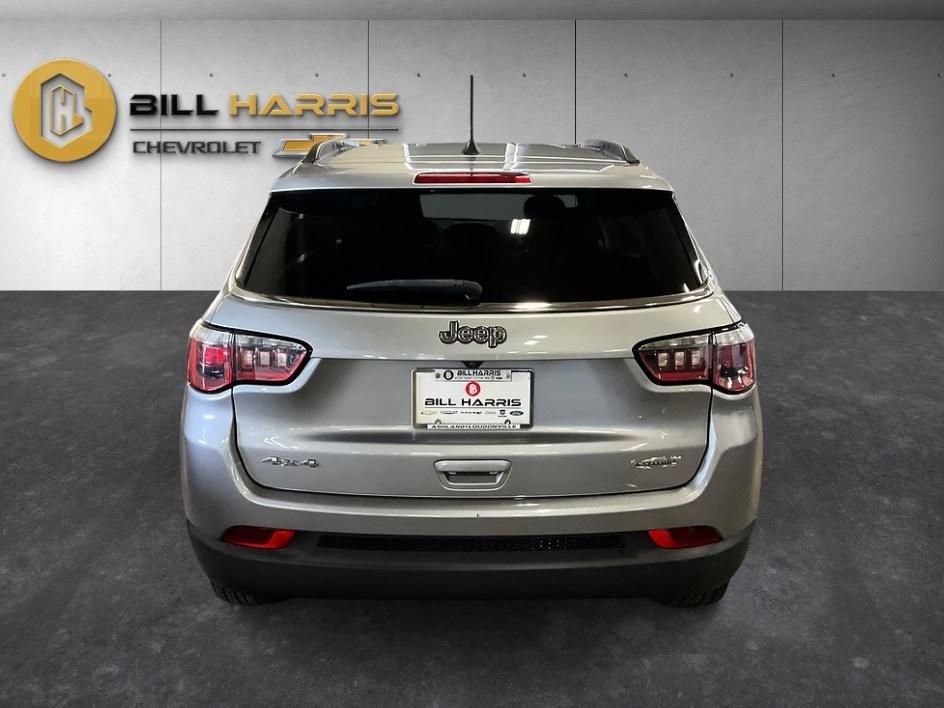 Used 2018 Jeep Compass Latitude w/ Popular Equipment Group AWD/4WD image 11