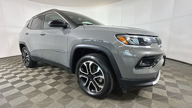 Used 2023 Jeep Compass Limited w/ Sun and Sound Group AWD/4WD image 2
