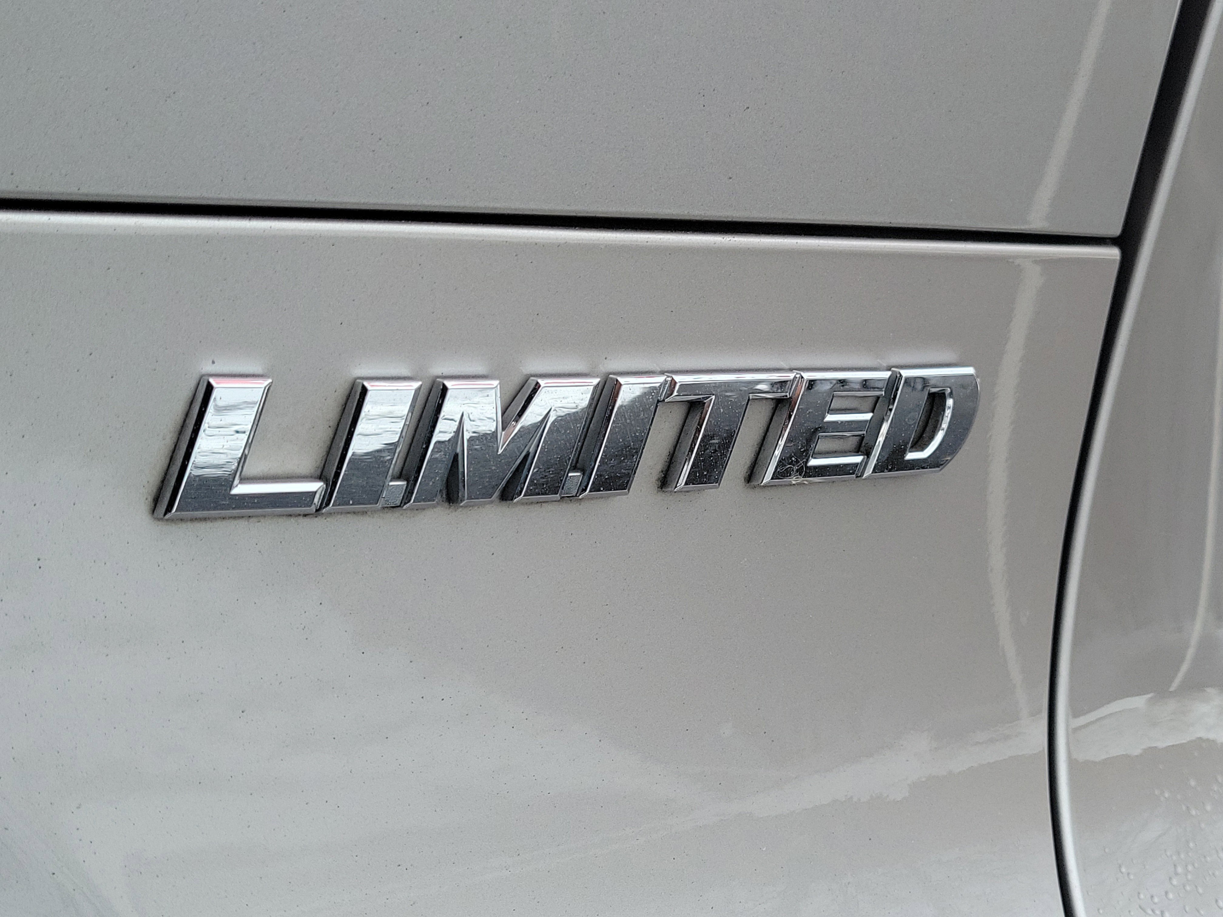 Used 2023 Toyota Venza Limited image 7