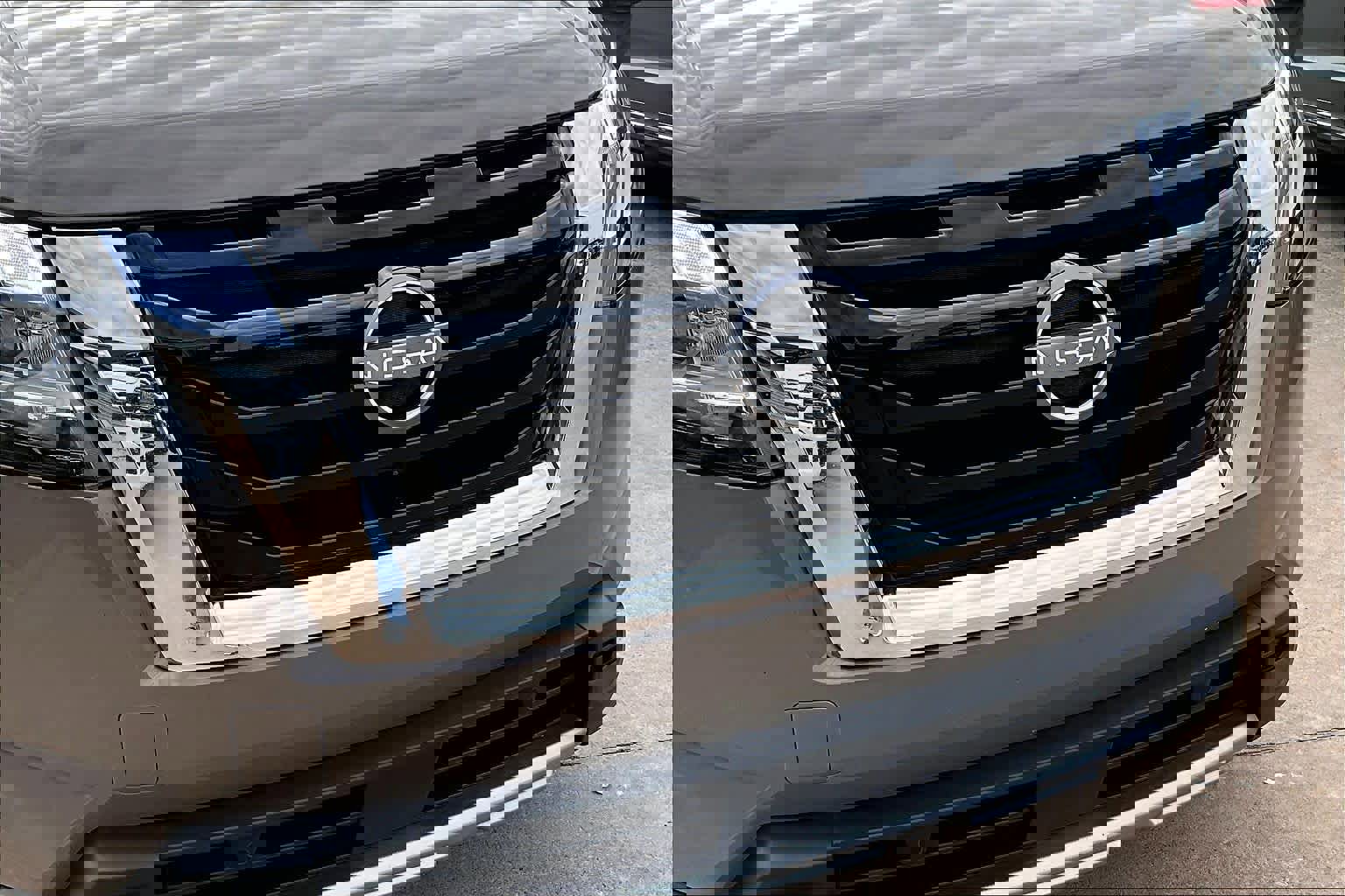 Used 2024 Nissan Pathfinder Platinum w/ Cargo Package image 29