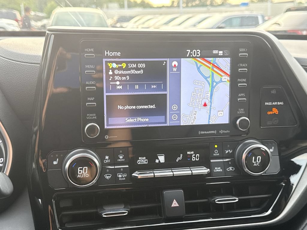 Used 2022 Toyota Highlander XLE AWD/4WD image 12