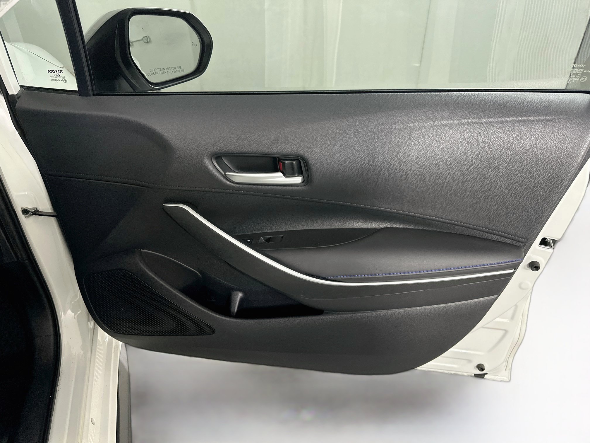 Used 2020 Toyota Corolla SE w/ SE Premium Package FWD image 30