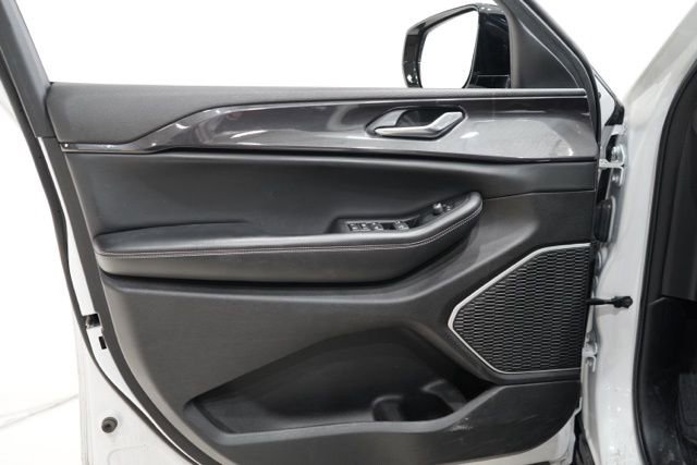 Used 2022 Jeep Grand Cherokee Altitude image 19