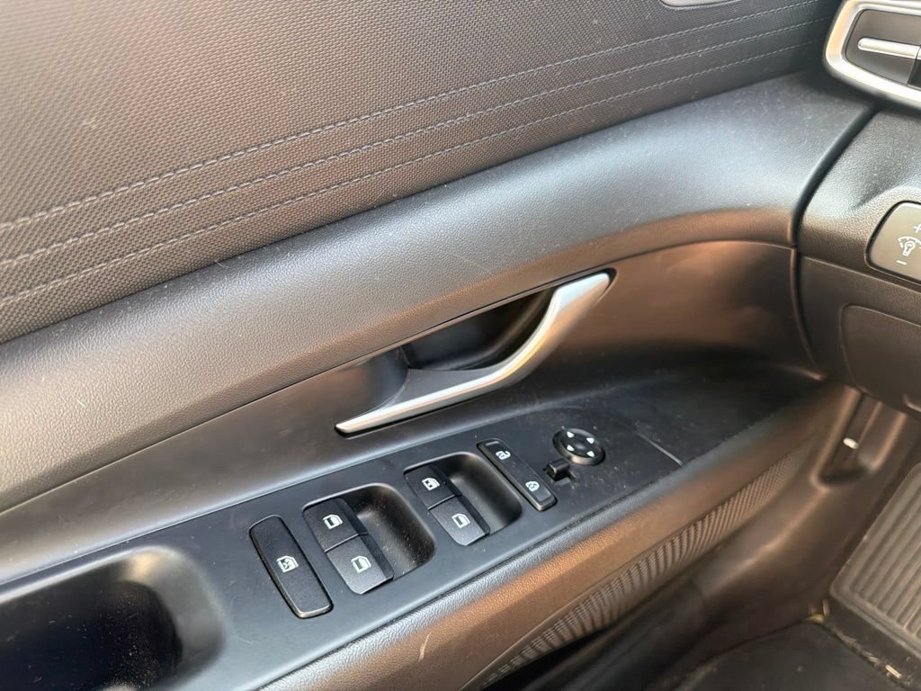 Certified 2025 Hyundai Elantra SE FWD image 27