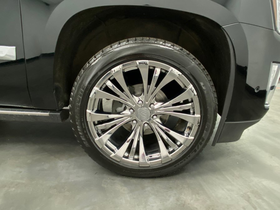 Used 2017 Cadillac Escalade Platinum AWD/4WD image 16