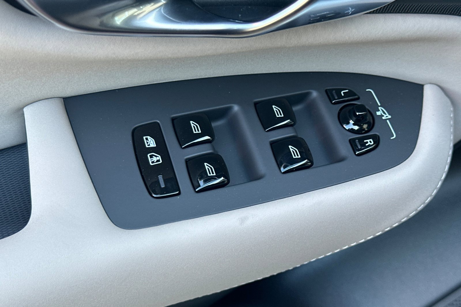 New 2026 Volvo XC90 B6 Ultra image 15