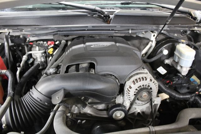 Used 2007 Chevrolet Suburban LT w/ LT Preferred Equipment Group AWD/4WD image 31