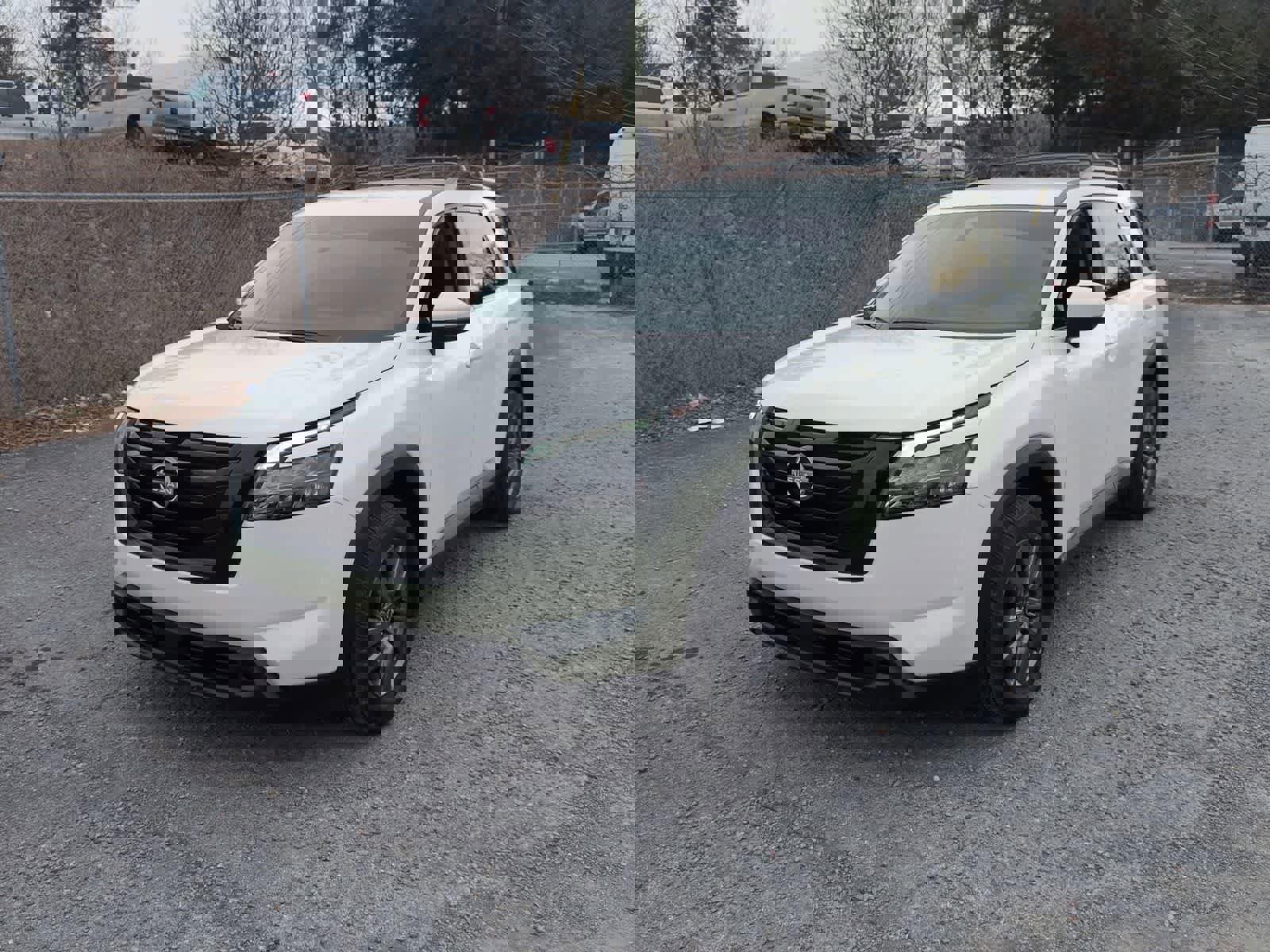 Used 2024 Nissan Pathfinder SV w/ Black Appearance Package image 4