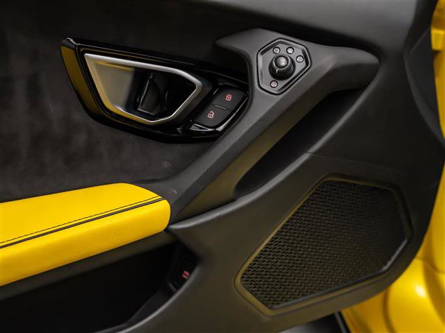 Used 2020 Lamborghini Huracan EVO image 28