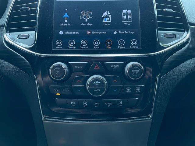 Used 2020 Jeep Grand Cherokee Laredo w/ All-Weather Capability Group AWD/4WD image 35