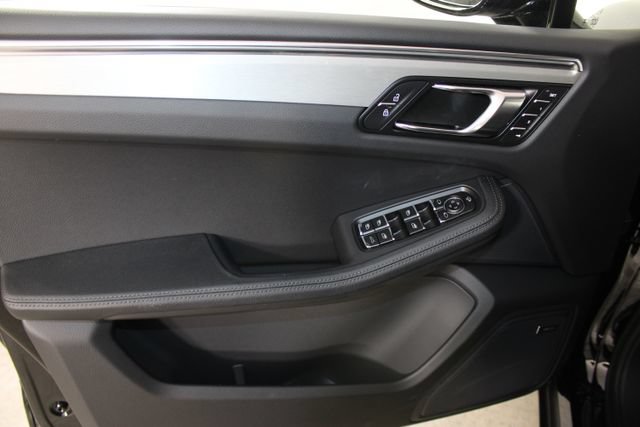 New 2026 Porsche Macan AWD/4WD image 15