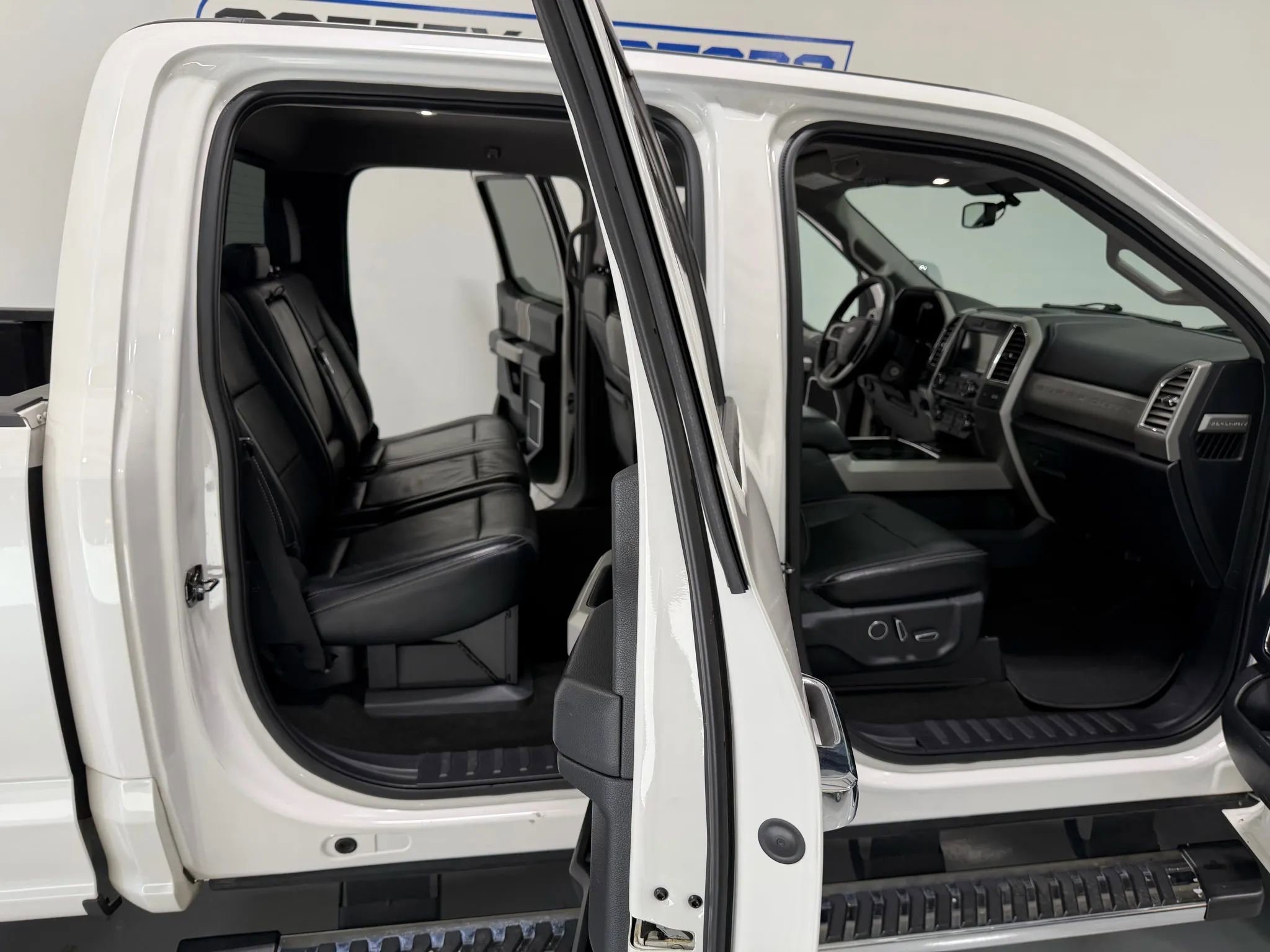 Used 2017 Ford F250 Lariat w/ Chrome Package image 17