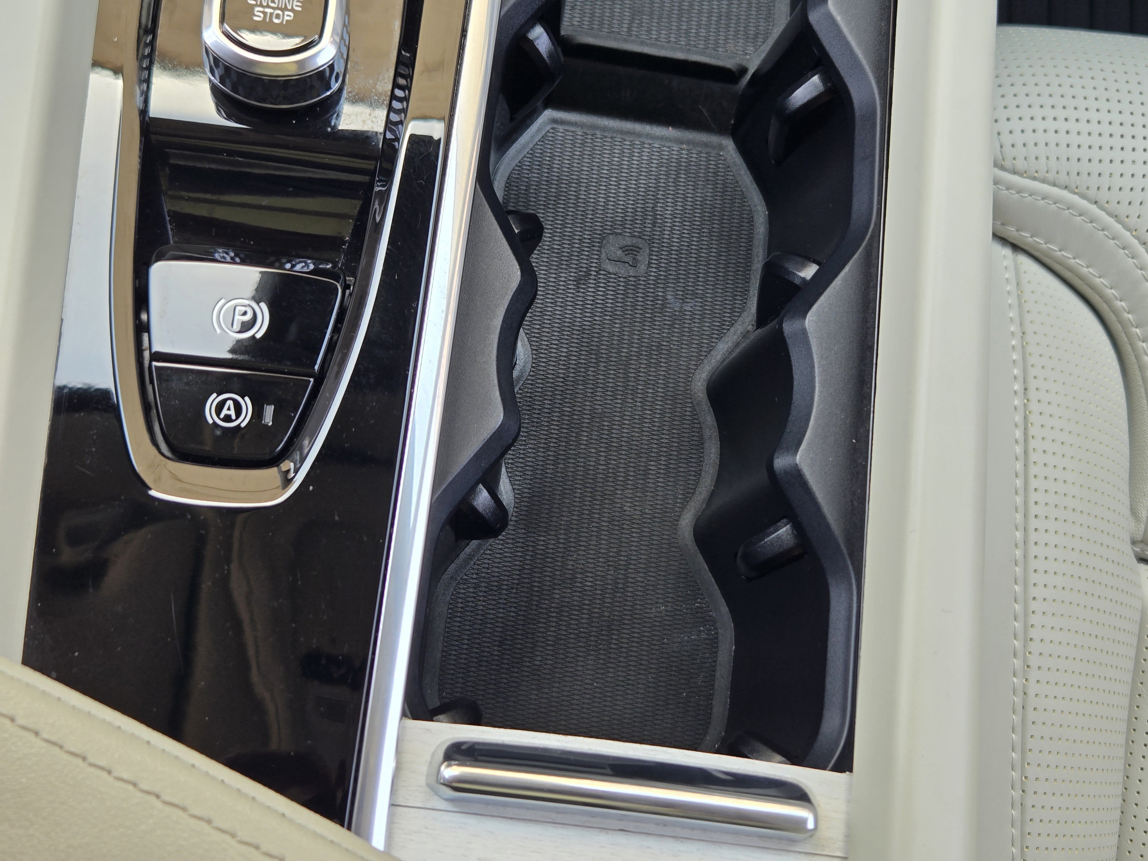 Certified 2026 Volvo XC60 B5 Ultra AWD/4WD image 29