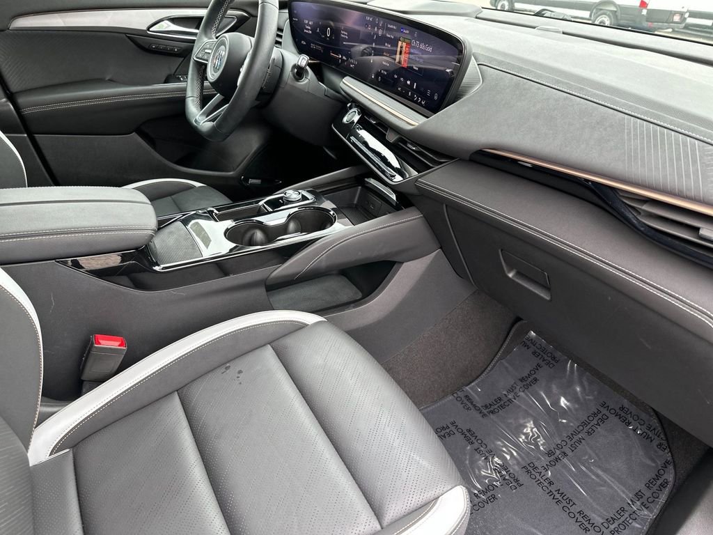 Used 2025 Buick Envision Sport Touring image 16
