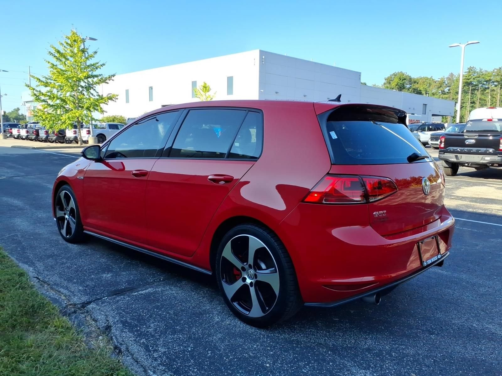 Used 2017 Volkswagen GTI SE FWD image 7