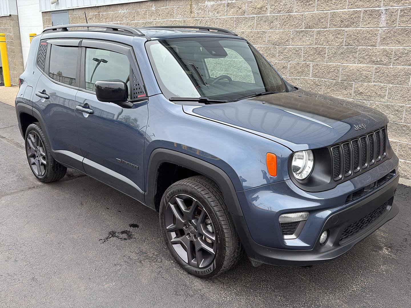 Used 2021 Jeep Renegade Latitude image 2
