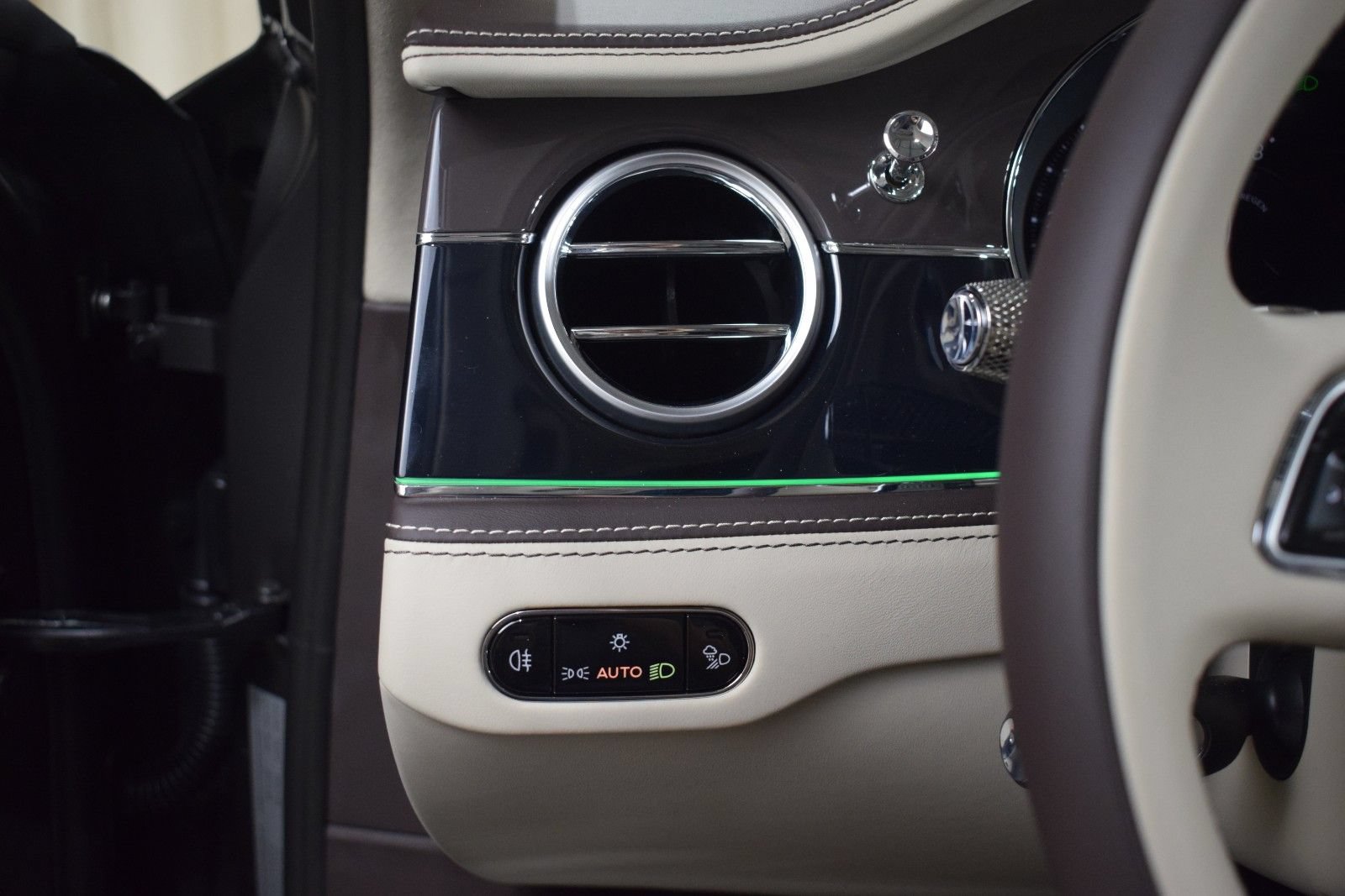 New 2026 Bentley Flying Spur Plug-In Hybrid AWD/4WD image 30