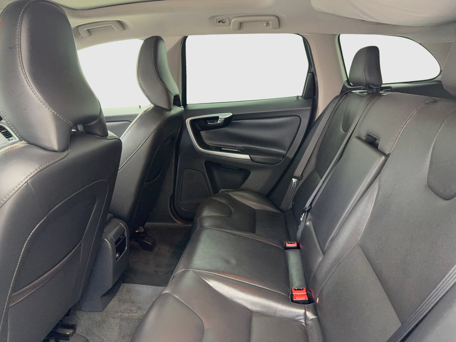 Used 2016 Volvo XC60 T6 AWD/4WD image 37