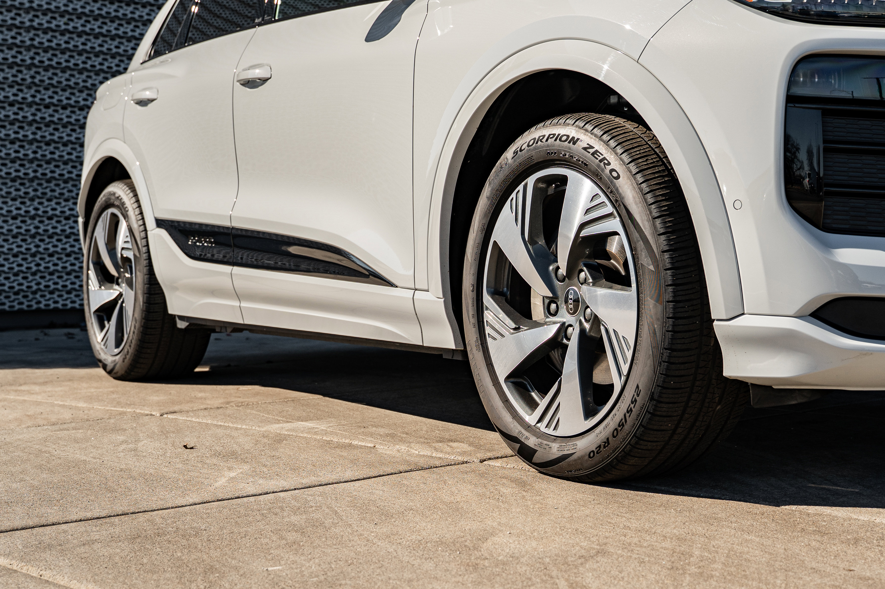 Certified 2025 Audi Q6 e-tron Premium Plus w/ Premium Plus AWD/4WD image 33