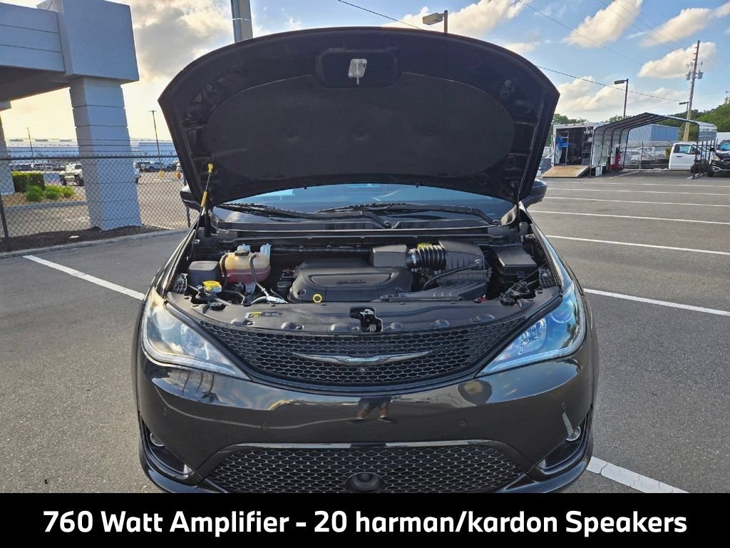 Used 2019 Chrysler Pacifica Touring-L Plus w/ Advanced Safetytec Group FWD image 15