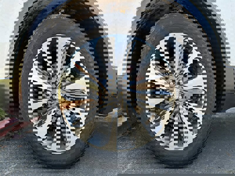 Used 2018 Buick Encore Essence AWD/4WD image 21