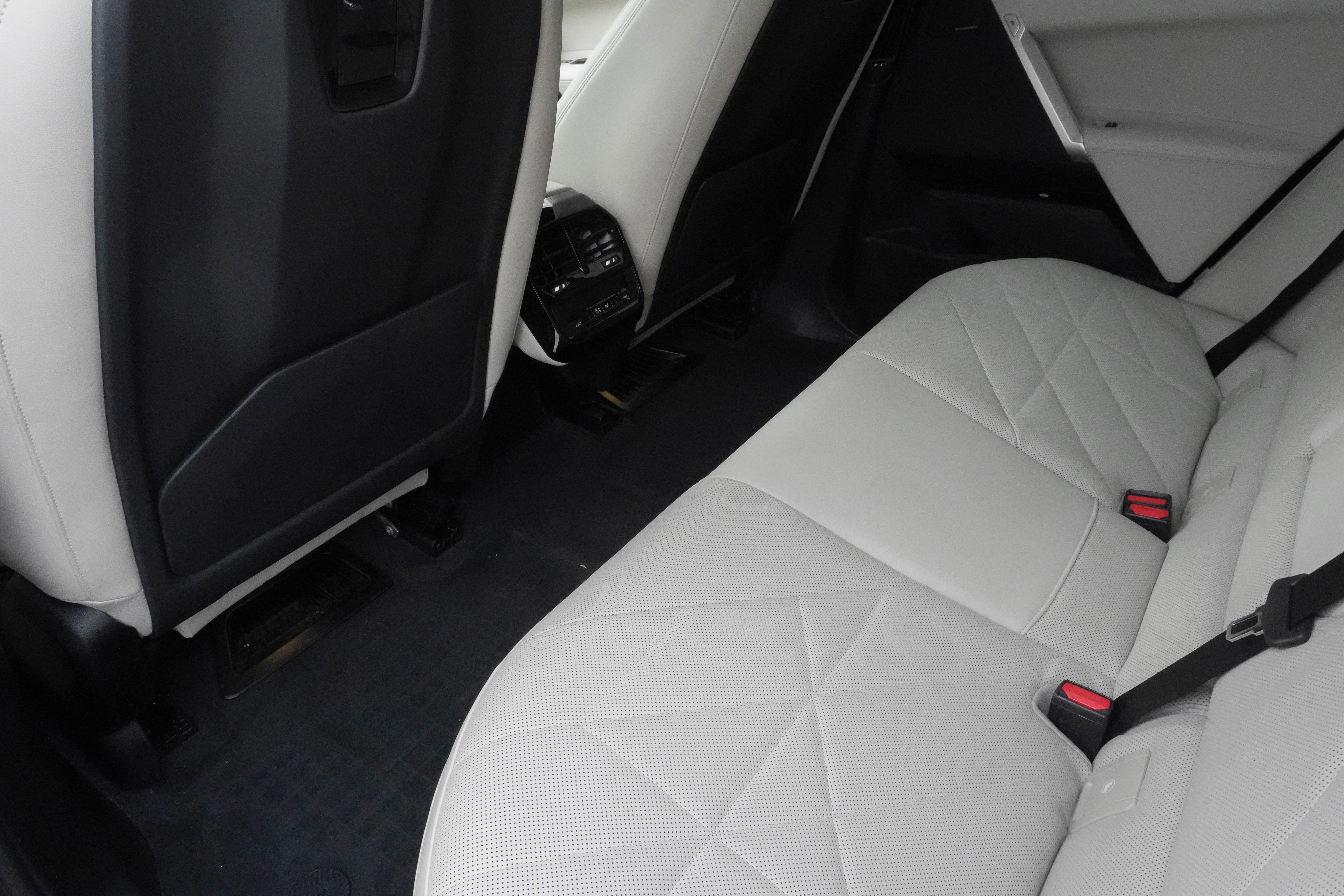 Certified 2024 BMW iX xDrive50 w/ Premium Package image 34