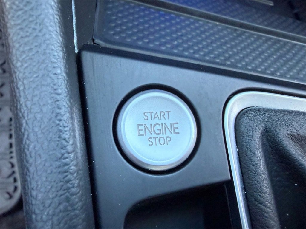 Certified 2025 Volkswagen Jetta SEL image 34