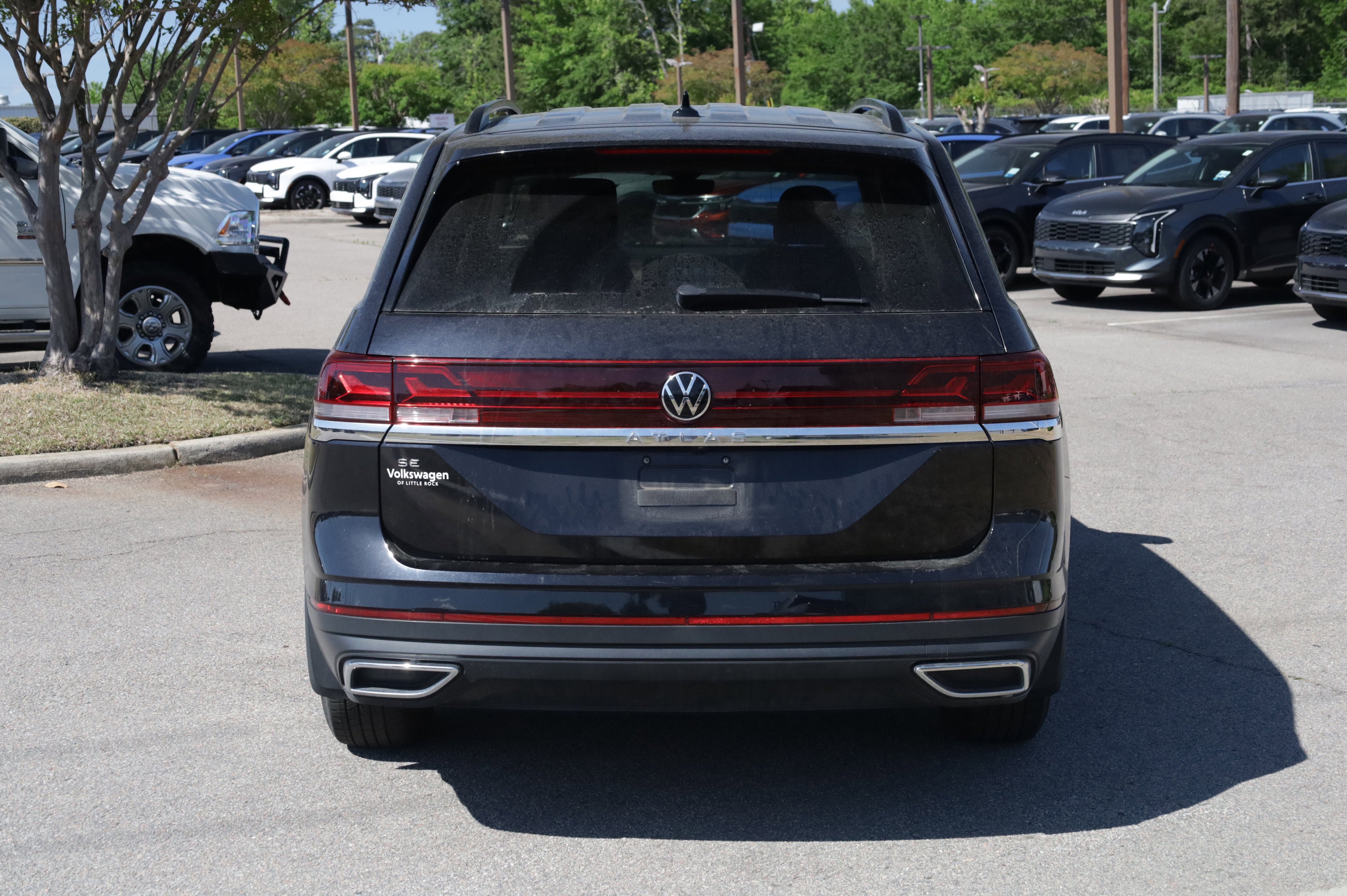 Used 2025 Volkswagen Atlas SE FWD image 4