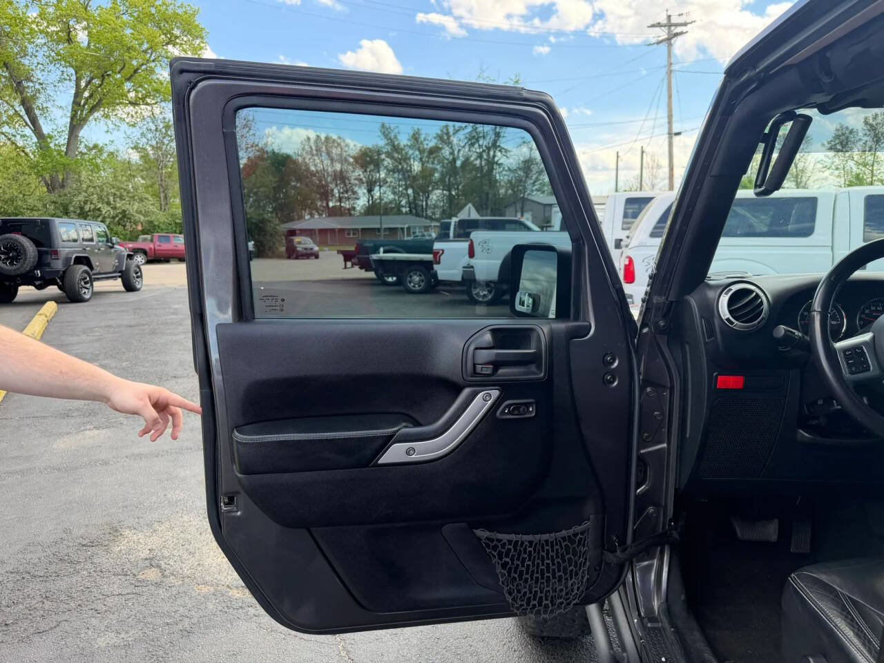 Used 2016 Jeep Wrangler Unlimited Rubicon image 13