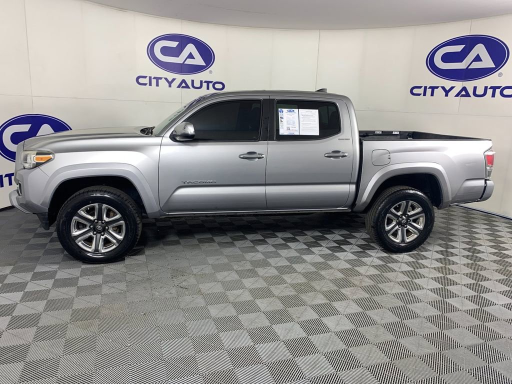 Used 2016 Toyota Tacoma Limited w/ Towing Package image 6