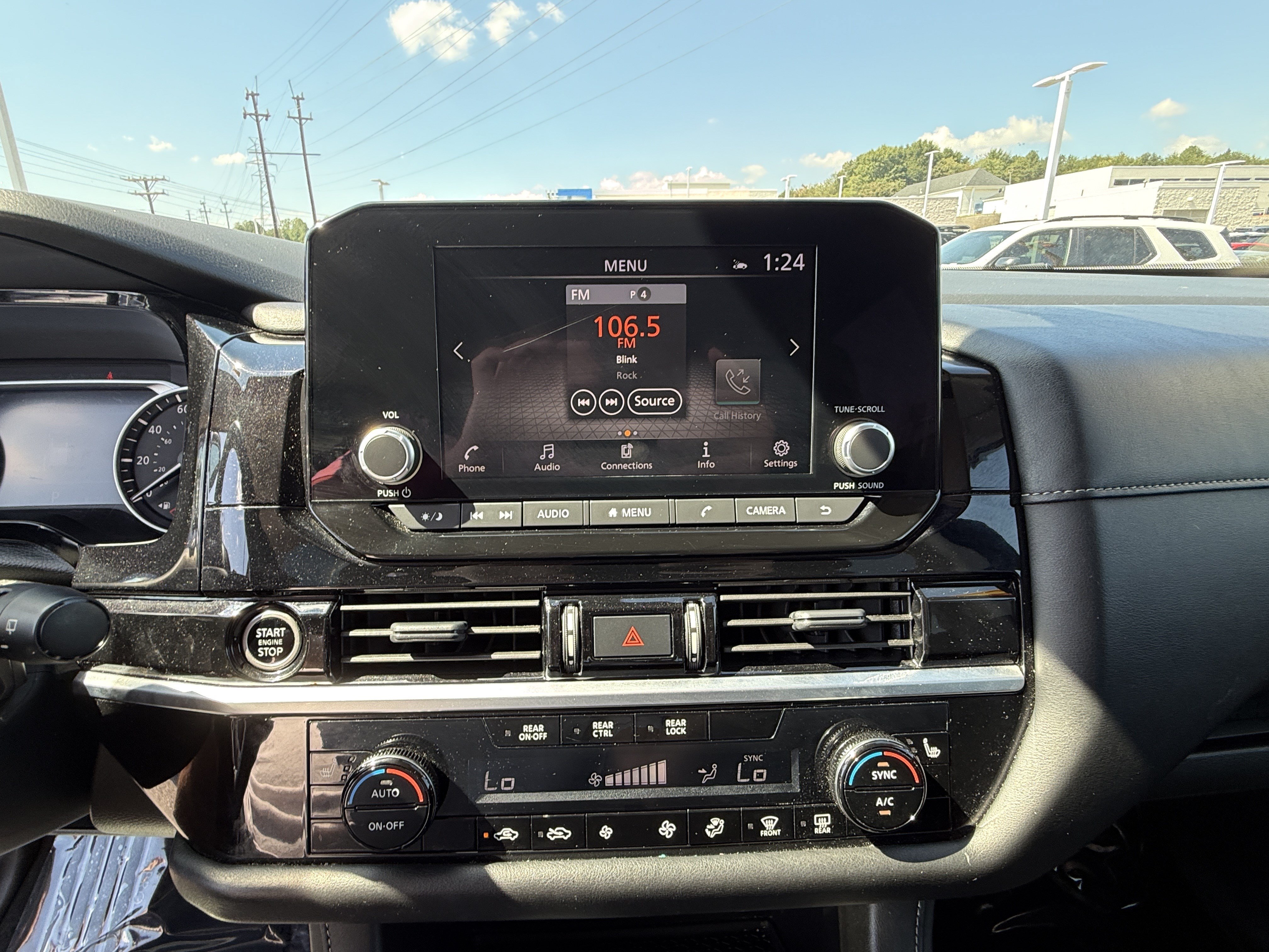 Used 2024 Nissan Pathfinder SV AWD/4WD image 23